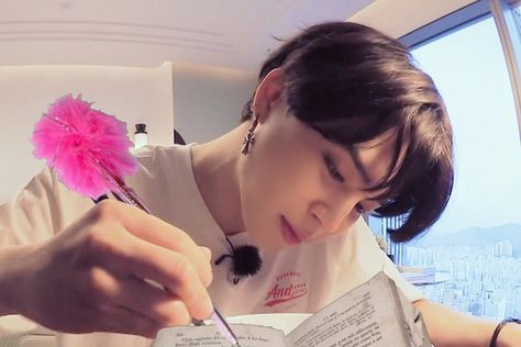 Jimin Writing, Writing Diary, Delete Instagram, Bts Header, Pink Pens, Gaming Clothes, Jimin Jungkook, Daniel Wellington, Bts Jimin