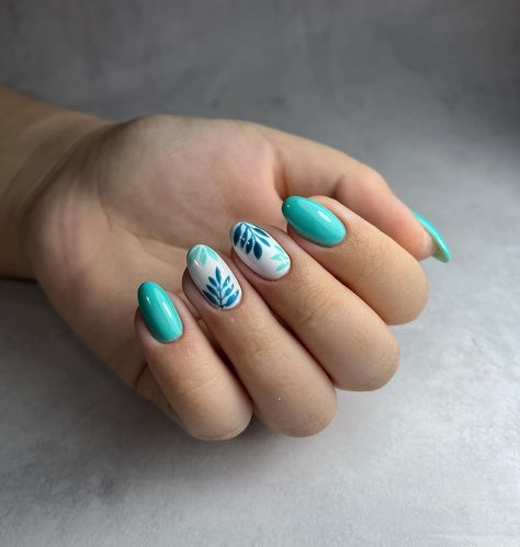 Posted by Zoe Scott: Ready to make a style statement right at your fingertips? Today, we're diving into the world of turquoise nails—a hue that's not just eye-catching but... Short Square Turquoise Nails, Scuba Diving Nails, Summer Nail 2024 Trends Blue, Tourquise Nails Design, Turquoise Summer Nails, Turquise Nails, Turquoise Gel Nails, Turquoise Nail Ideas, Nail Art Turquoise