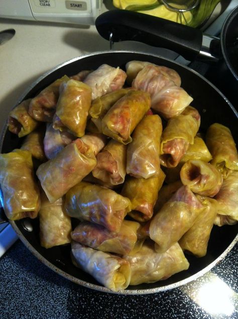 ¡¡¡Sarma, fue el plato típico de Serbia y siempre será!!! Bosnian Desserts, Balkan Childhood, Bosnian Culture, Bosnian Food, Stuffed Cabbage Rolls, Bosnian Recipes, Stuffed Cabbage, Random Aesthetics, Mood Food