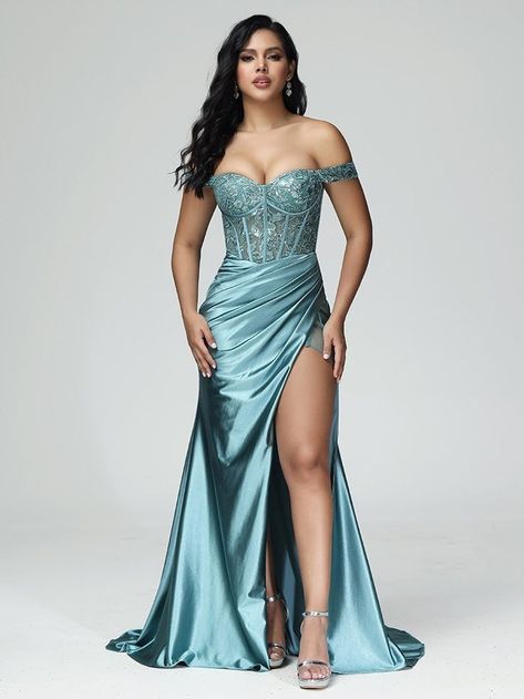 Velvet Bridesmaid Dresses, Strapless Prom Dress, Sequin Bridesmaid Dresses, Classy Prom Dresses, Stunning Prom Dresses, Tulle Bridesmaid Dress, Prom Dresses Sleeveless, Prom Dress Inspiration, Pretty Prom Dresses