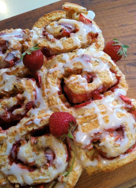 Strawberry Rhubarb Rolls Strawberry Rhubarb Cinnamon Rolls, Rhubarb Rolls, Breakfast Rolls, Biscuit Dough, Vanilla Glaze, Strawberry Rhubarb, Fresh Strawberries, Cinnamon Buns, Crescent Rolls