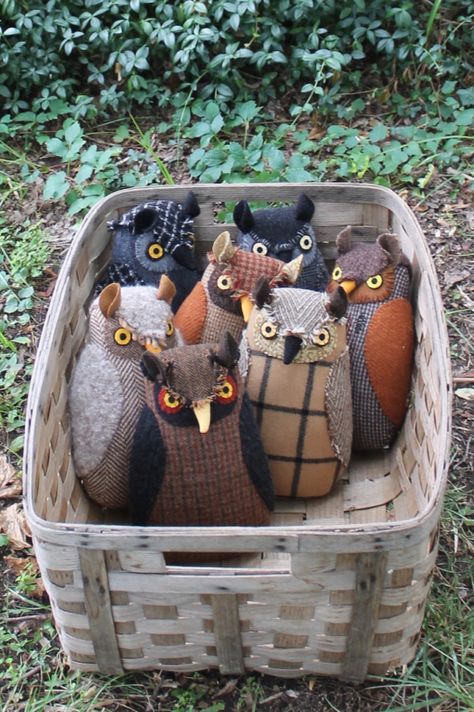 Primitive Animal Patterns, Patterns For Toys, Celebrate February, Owl Sewing, Wool Felt Projects, Sewing Stuffed Animals, Owl Crafts, Bird Crafts, Free Knitting Patterns