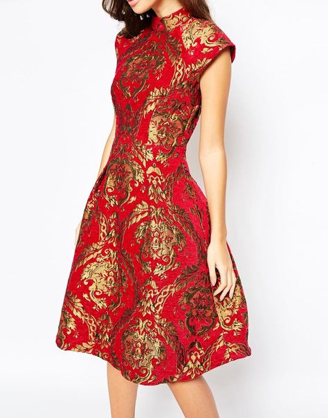 Possible short reception dress if I want to go full Asian-inspired, or Chinese ceremony/reception dress Chinese Inspired Dress, Princess Couture, Reception Dress Short, Red And Gold Dress, Gold Reception, Watching Fireworks, Baroque Print, Dress Idea, Chi Chi London