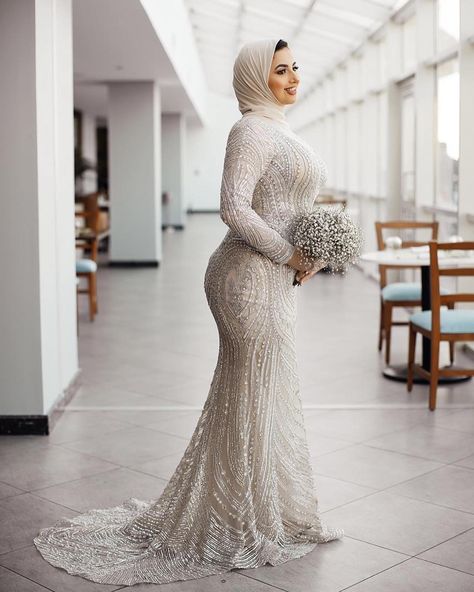 Mermaid Dress Hijab, Hijabi Soiree, Muslim Prom Dress, Lace Styles For Wedding, Wedding Couple Pictures, Bridesmaid Tulle, Extravagant Wedding Dresses, Hijab Dress Party, Bridal Hijab