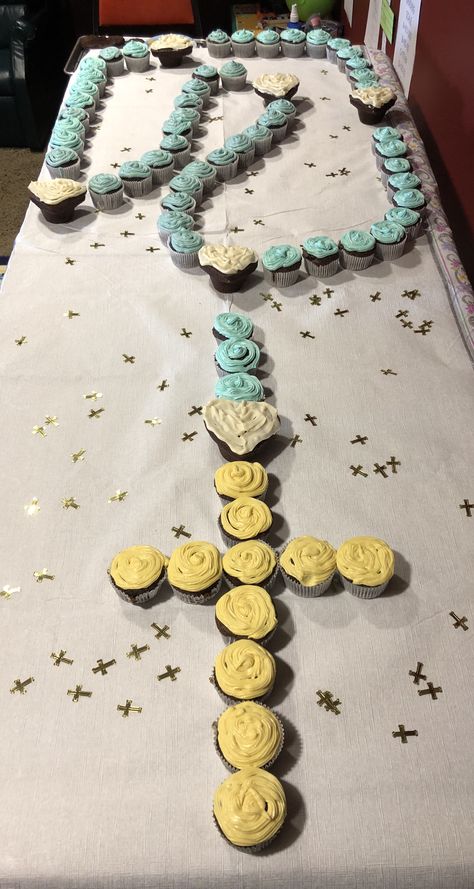 Rosary Cupcakes, First Communion Cupcakes, Christian Cakes, Liturgical Living, First Communion Party, Rosary Jewelry, Communion Party, Catholic Kids, Blessed Mother Mary