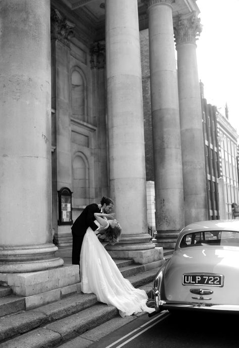 Just Married Classic Car, Black And White Wedding Photos Vintage, Rolls Royce Wedding Pictures, Old Car Wedding Photos, Old Car Wedding, 1950s Wedding Theme, 1950s Bride, Wedding Limousine, Wedding Magazine Cover