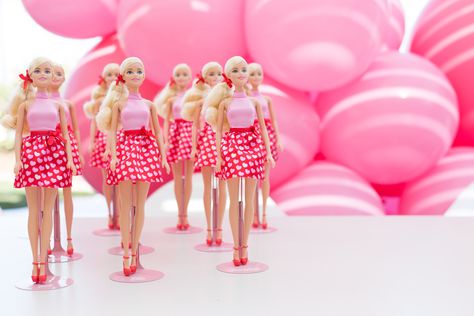 Adult Barbie Party, Pink Treats, Barbie Games, Fun Straws, Barbie Box, Barbie Images, Themed Drinks, Pink Cupcakes, Barbie Party