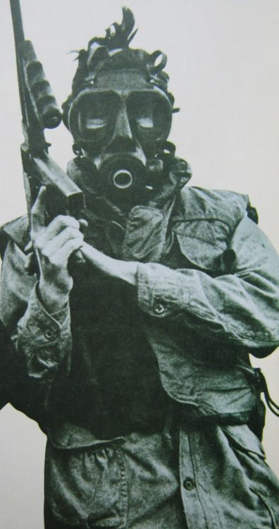 historicaltimes:  IRA Volunteer Derry, Northern Ireland . via reddit Jamel Shabazz, Post Apocalyptic Fashion, Apocalyptic Fashion, Combat Art, Irish History, Post Apocalypse, Gas Mask, Foto Inspiration, Dieselpunk