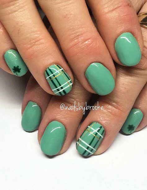 St Patrick’s Day Nails Green Nails For St. Patrick’s Day, Shamrock Nails St Pattys, Shamrock Nails Design Simple, St Patrick’s Day Dip Nails, Irish Nail Art, Minimalist St Patricks Day Nails, St Patrick Day Nail Ideas, St Patricks Day Nails 2024, Cute March Nails Short