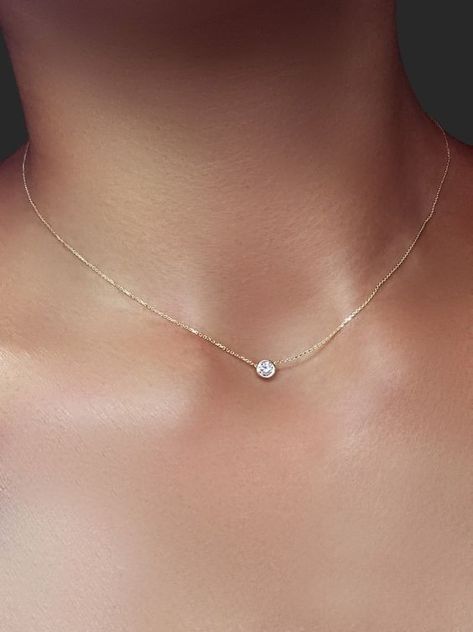 Simple necklace. Simple Crystal Necklace, Diamond Drop Necklace, Type Style, Pola Gelang, Diamond Solitaire Necklace, Necklace Fashion, Simple Elegant, Minimalist Necklace, Simple Necklace