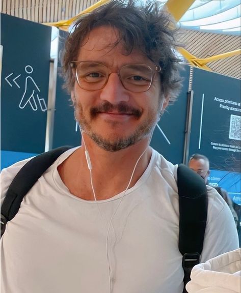 Pedro Pascal Imagines, September 8, At The Airport, Pedro Pascal, The Mandalorian, Last Of Us, Fav Celebs, Man Crush, Pretty Men