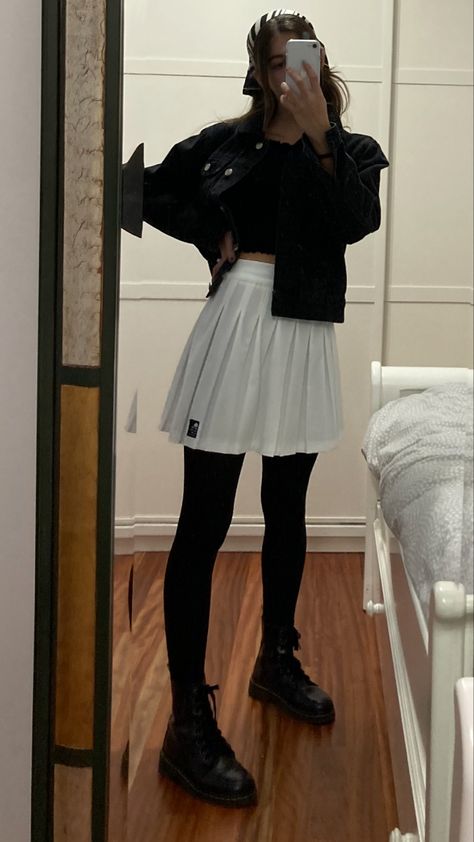 Black Leggings Skirt Outfit, Short Skirts With Leggings, Legging Under Skirt Outfit, Leggings Under Skirt Outfits, Tennis Skirt With Leggings, Skirts With Leggings Outfit, Leggings And Skirt Outfit, Tennis Skirt With Tights, Tennis Skirt Fall Outfit