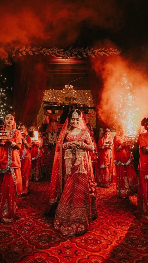 dushyantravaldz on Instagram: BRIDAL ENTRY PADMAVATI THEME @dushyantravaldz . Bride @nidhisonii . Tag your friends to suggest this theme. @sonyalphain… Couple Entry, Wedding Reception Entrance, Groom Entry, Bridal Entry, Bride Entry, Bride Photos Poses, Simple Dance, Kids Dress Collection, Entry Ideas