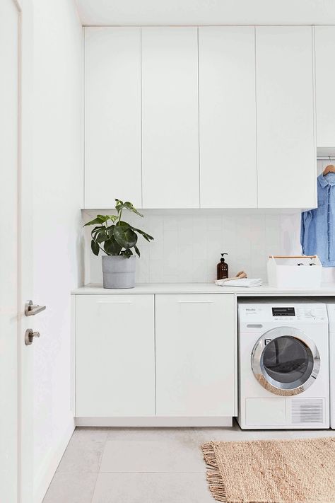 Scandinavian Laundry Room, Laundry Makeover, White Laundry Rooms, White Laundry, Modern Laundry Rooms, Dream Laundry Room, Laundry Design, Laundry Room Renovation, Small Laundry