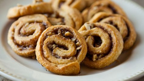 Impress your holiday guests with this no-stress take on pinwheels. Pecan Pinwheels Recipe, Pecan Pinwheels, Cinnamon Pinwheels, Cinnamon Pecans, Pillsbury Recipes, Pinwheel Recipes, Crescent Roll Recipes, Baking Ideas, Holiday Cooking