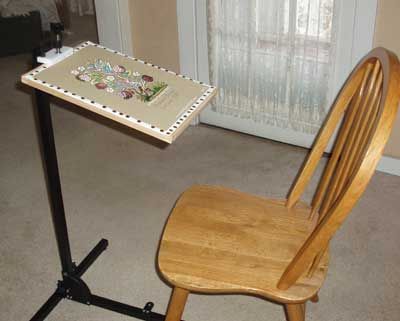 Needlework System 4 Embroidery and needlepoint Floor Stand. Embroidery Stand Frame Diy, Embroidery Stand Frame, Diy Quilting Frame, Rug Hooking Frames, Embroidery Stand, Diy Quilting, Patchwork Quilting Designs, Sewing Machine Quilting, Embroidery Frame