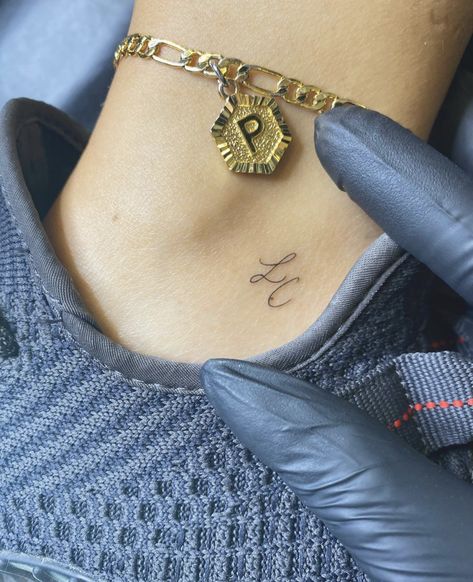 U Initial Tattoo, Cute Initals Tattoo, Parents Initials Tattoo Ideas, 2 Initial Tattoo, Cute Initial Tattoos For Women, Small Tattoos Initials Letters, Parents Initials Tattoo, Two Initial Tattoo, O Initial Tattoo