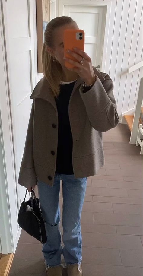 Wool Trench Coat Outfit, Wool Jacket Outfit, Brown Trench Coat Outfit, Trench Coat Outfit Winter, Brown Coat Outfit, Wool Coat Outfit, Effortless Chic Outfits, Court Outfit, Stockholm Stil