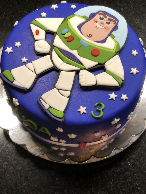 Buzz By Jimena Cricenti Buzz Lightyear Cake, Buzz Lightyear Party, Funny Birthday Cakes, Heart Shaped Cakes, Snack Table, Birthday Toys, Bakery Design, Disney Cakes, Toy Story Party