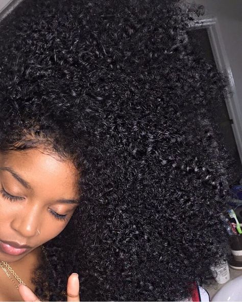 KHAYANDERSON Jojoba Oil Hair, Cabello Afro Natural, Beautiful Natural Hair, Pelo Afro, Natural Hair Beauty, Natural Hair Inspiration, Hair Crush, Natural Hair Journey, Long Curly Hair