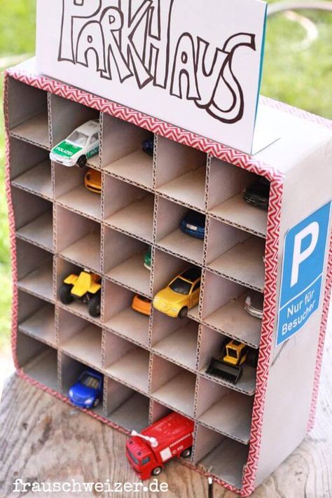 Toy Car Garage, Toy Car Storage, Auto Garage, Diy Kids Games, Cardboard Toys, Diy Kids Toys, Kid Toy Storage, Diy Garage, Car Storage