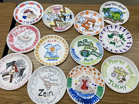 Paper Plate Awards For Sports, Paper Plate Awards, Doll Printables, Kraft Mac N Cheese, Learning Development, Award Ideas, Plate Ideas, Camp Counselor, Tough Cookie