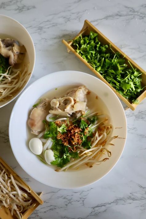 Vietnamese Thick Noodle Soup with Pork Hock (Banh canh gio heo) - Keep Up Cooking Banh Canh, Soup With Pork, Vietnamese Pork, Pork Hock, Vietnamese Noodles, Pork Soup, Quail Eggs, Noodle Soup, Keep Up