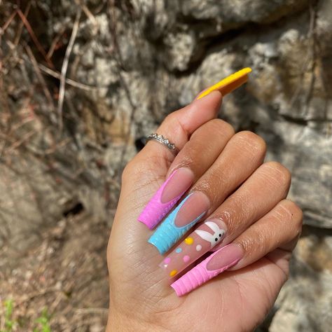 Easter Nail Designs Stiletto, Easter Acrilyc Nails, Easter Nail Inspo 2024, Coffin Easter Nail Designs, Easter Color Acrylic Nails, Simple Nail Designs Easter, Easter Nails Long Acrylic, Easter Inspo Nails, Nails Acrylic Easter Spring