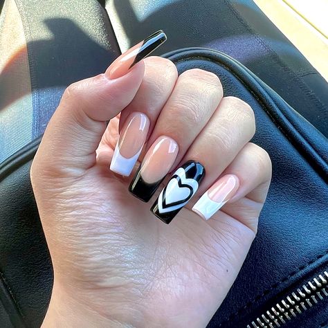 Nails black and white heart Black And White Valentine Nails, Black And White Heart Nails, Nails Black And White, Violet Nails, White Acrylic Nails, Black And White Heart, Long Acrylic Nails Coffin, Long Acrylic, Top Nail