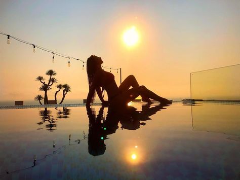 Infinity Pool Pictures Ideas, Infinity Pool Pictures, Infinity Pool Photoshoot, Infinity Pool Poses, Thailand Poses, Swimming Pool Photoshoot, Water Poses, Foto Hotel, Vo Nguyen Giap