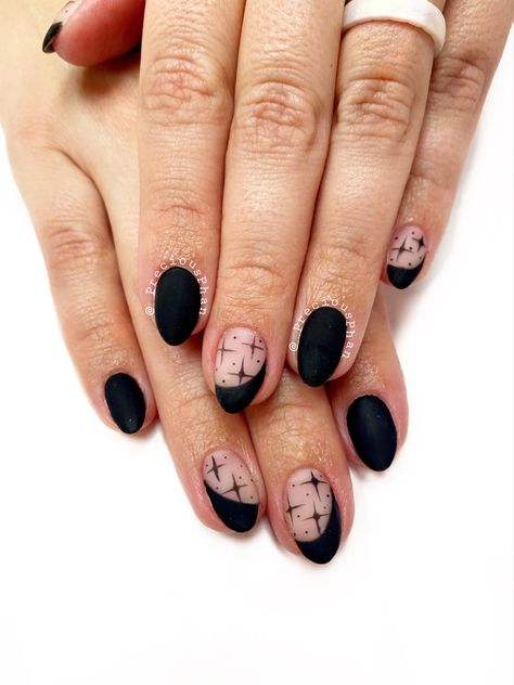 Black Manicure Ideas Short Nails, Gothic Dip Powder Nails, Boho Goth Nails, Short Oval Nails Designs Black, Flat Black Nails Designs, Goth Nails Short Natural, Short Arrow Nails, Witchy Nails Almond Short, Short Black Gel Nail Designs