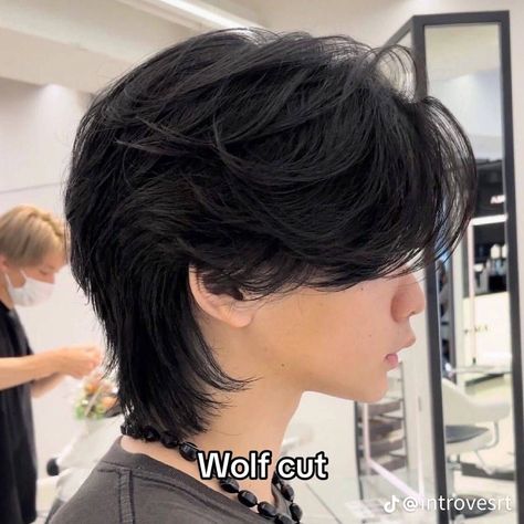 Tomboy Haircut, Short Hair Tomboy, Short Grunge Hair, Asian Haircut, Korean Short Hair, Mullet Haircut, Center Part, Hair Inspiration Short, Shot Hair Styles