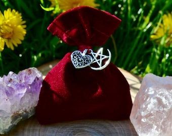 Love Mojo Bag, Spell Bags, Love Magnet, Magickal Herbs, Mojo Bags, Magical Herbs, Attract Love, Love Spell That Work, Old Flame