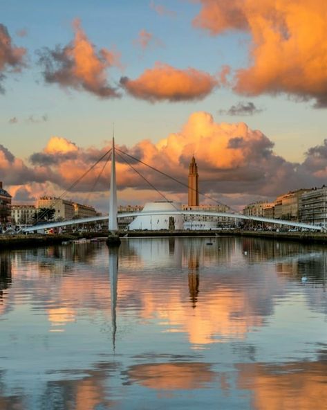 sebleb76 Un matin, un lever de soleil... Le Havre. #lh #lh_lehavre #lhqjm #igerslehavre #igersnormandie #igersfrance #lehavretourisme #lehavre_etretat_tourisme #eternelle_france #explore_normandie #ilovelh #normandy_tourism #normandymylove #normandie #normandy_repost #shareseinenormandie #europa #quai #nuages #lanormandieimpressionante #nikonfr #eau #20minphoto #automne #bestoffrance #france_regards #france_focus_on #france Le Havre, Iron Man, Temple, France, Instagram, Art