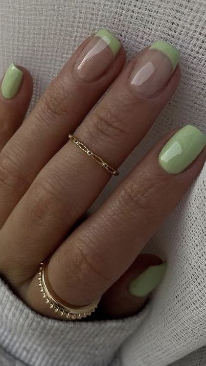 Nail Colors For Short Nails Summer, Nails Summer Short Simple, Short Shellac Nails Summer 2023, Short Nail Shellac Ideas Summer, Shellac Designs Ideas, Half French Half Full Nails, Shellac Short Nail Designs, Trendy Short Nails Summer Gel, Shellac Nails Summer 2023