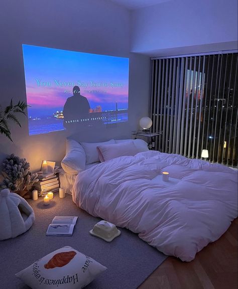 Room Inspo Big Bed, Aesthetic Double Bedroom, Cool Big Rooms, Room Bed On The Floor, Bedroom Astethics, Floor Mattress Bedroom Ideas Aesthetic, Air Bed Ideas Bedrooms, Asthmatic Bedroom, Cozy Bed Set Up