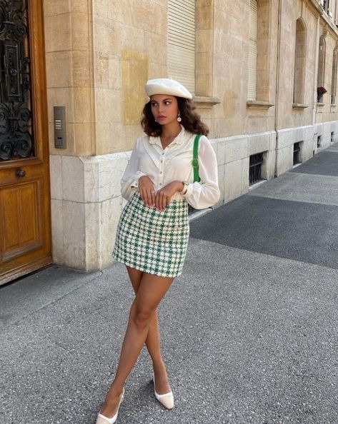 Beret Summer Outfit, Breton Hat Outfit, Green Beret Outfit, Beret Outfit Summer, Outfits With Berets, Berrets Outfits, Outfit With Beret, White Hat Outfit, Baret Outfit