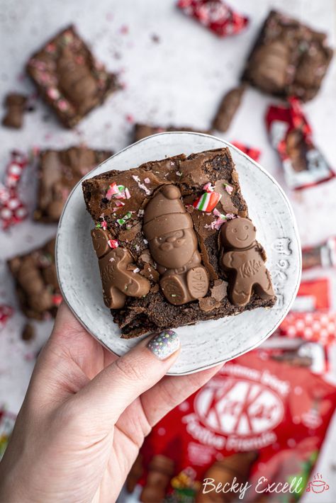 Gluten-free Christmas Brownies Recipe (using KitKat Festive Friends) New Years Brownies, Xmas Brownies, Traybake Ideas, Christmas Brownies Ideas, Festive Brownies, Reindeer Brownies, Reindeer Brownie, Christmas Brownie, Best Ever Brownies