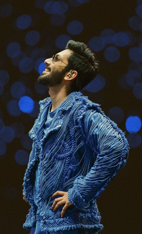 Anirudh Ravichander Wallpaper, Anirudh Ravichander Hd Images, Uhd Wallpaper, Anirudh Ravichander, Iron Man Avengers, Mic Drop, Photography Posing Guide, Posing Guide, Actor Photo