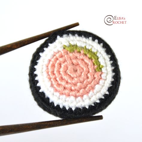 Sushi Rolls Free Crochet Pattern By Elisa's Crochet Crochet Sushi, Yarn Business, Beginner Friendly Crochet, Keychain Pattern, Crochet Keychain Pattern, Sushi Roll, Crochet Market Bag, Knitting Machine Projects, Crochet Food