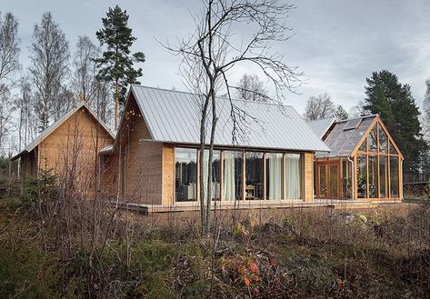 Swedish Cabin, Library House, House Additions, Sweden House, Homestead House, Wood Architecture, Small Courtyards, Building Roof, Future Perfect