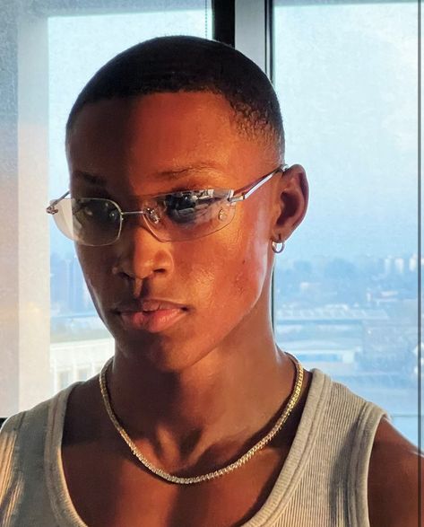 Y2K Black Guy With Glasses Aesthetic, Brown Skin Men Aesthetic, Black Male Hair Aesthetic, Waves Hairstyle Men, Handsome Male Models, Black King And Queen, Beautiful Photoshoot Ideas, Dark Skin Men, Black Photography