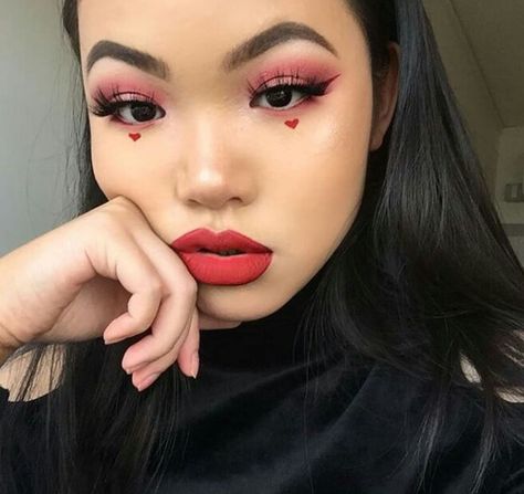 Cupid Makeup Looks Easy, Red Heart Makeup Look, Kiss Inspired Makeup, Valentines Makeup Look, Queen Of Hearts Makeup Simple, Valentine’s Day Make Up Looks Simple, Valentines Makeup Looks Simple, Heart Makeup Aesthetic, 90s Aesthetic Makeup