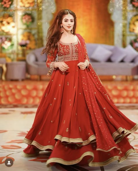 Bridal Anarkali Suits, Asian Wedding Dress Pakistani, Pakistani Party Wear Dresses, Function Dresses, Anarkali Dress Pattern, Pakistani Wedding Outfits, Stylish Short Dresses, Pakistani Fancy Dresses, Beautiful Pakistani Dresses