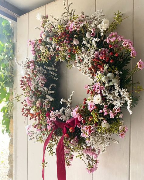 Our Top 20 Instagram Posts of 2020 - Flower Magazine Willow Crossley, Dried Flower Wreaths, Pink Christmas Decorations, Romantic Country, Flower Stand, 100 Layer Cake, Seasonal Wreaths, Floral Inspiration, Country Estate