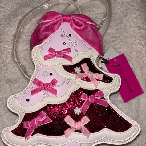 Betsey Johnson Christmas tree purse pink bows BNWT Bows Christmas Tree, Christmas Tree Bag, Tree Bag, Bows Christmas, Purse Pink, Pink Bows, Betsey Johnson Bags, Plain White, Pink Bow