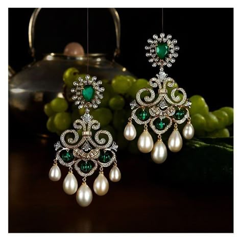 Diamond Earrings Indian, Diamond Chandelier Earrings, Emerald Diamond Earrings, Diamond Chandelier, Diamond Earrings For Women, Diamond Jewelry Earrings, Diamond Earrings Design, Emerald Earrings Studs, Chandbali Earrings