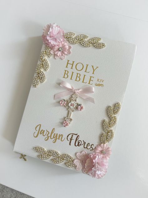 Floral Bible Quince Bible, Decorated Bible, Quince Decorations Ideas, Quinceanera Pink, Quinceañera Ideas, Pink Quince, Random Products, Quince Decorations, Cute Bibles