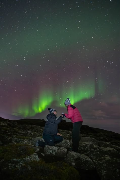 Proposal under the northern lights in Iceland