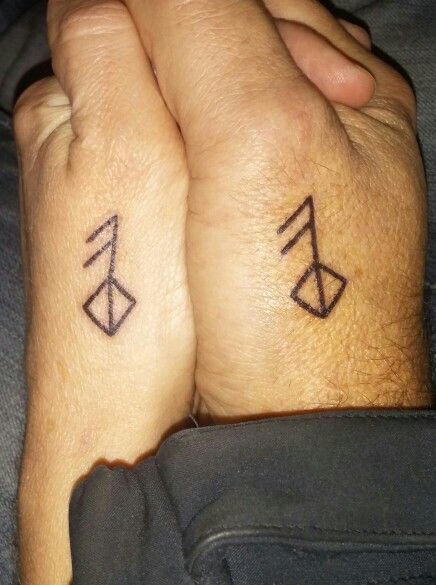 Viking/Rune symbol meaning love Viking Symbol For Love, Rune Tattoos For Women, Rune Tattoos, Tattoo Odin, Runes Tattoo, Viking Rune Tattoo, Viking Tattoo Symbol, Rune Viking, Wiccan Tattoos